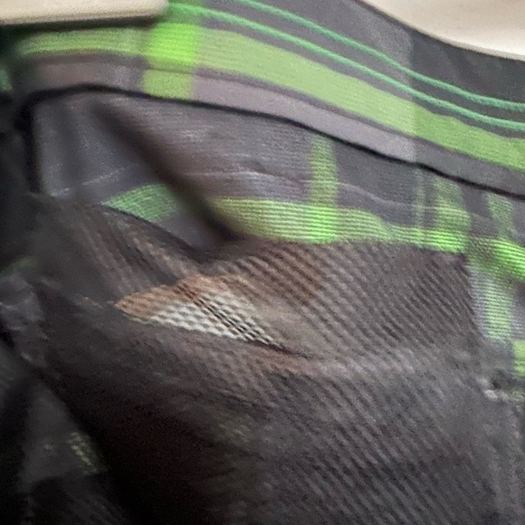 IZOD PLAID GOLF SHORTS - Picture 13 of 14